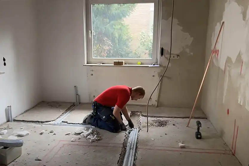 Ein Auszubildender von Erhard Lamberti auf der Baustelle